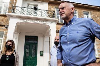 Πόλεμος για τις «γαλάζιες» παρεμβάσεις