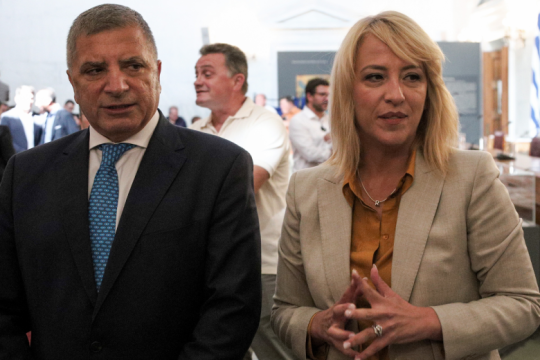 Συμμετοχή Πατούλη σε νέο αναχρονιστικό συνέδριο γονιμότητας καταγγέλλει η Δούρου