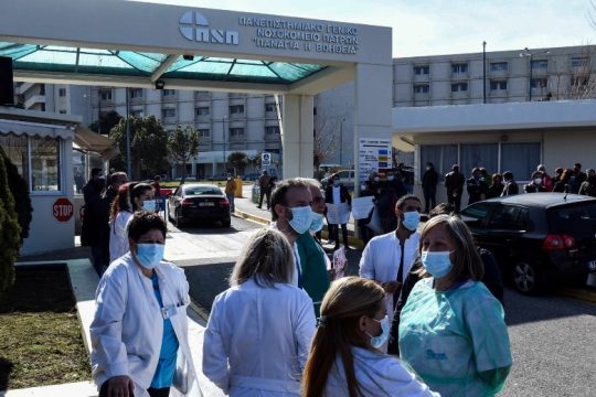 Καταγγέλλουν και βγαίνουν στους δρόμους οι γιατροί της Αχαΐας
