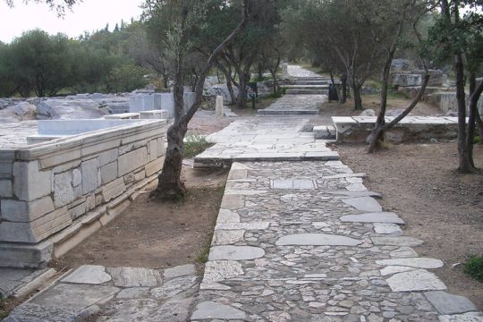 «Σαλαμοποιούν» το έργο του Πικιώνη στου Φιλοπάππου