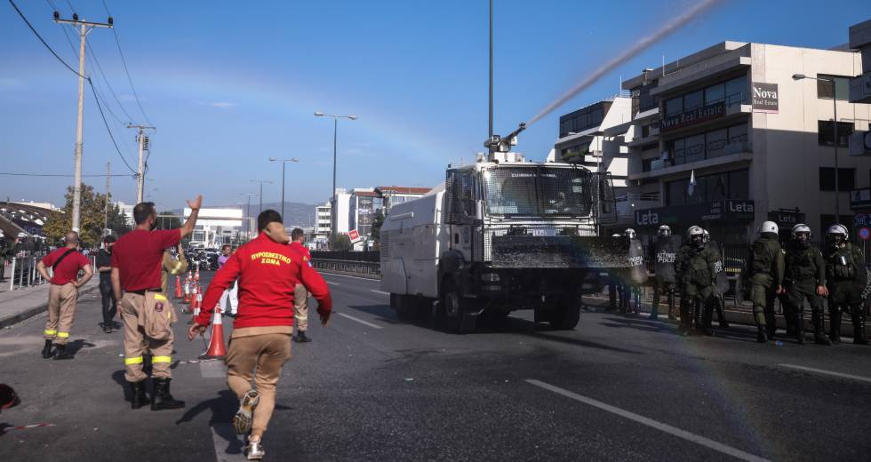 Ντροπιαστικές εικόνες σημάδεψαν την κινητοποίηση των πυροσβεστών