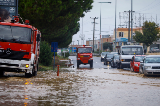 Αποκαθίστανται τα προβλήματα μετά τη βραδινή νεροποντή