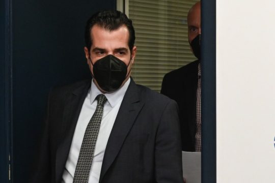 Προελαύνει η πανδημία, αποκλείουν το lockdown