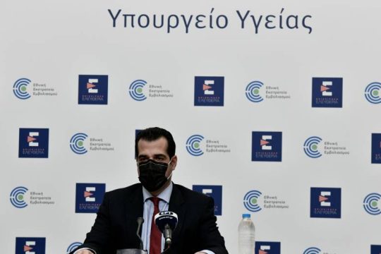 Ανοιχτό το ενδεχόμενο λοκντάουν για ανεμβολίαστους άφησε ο υπ. Υγείας