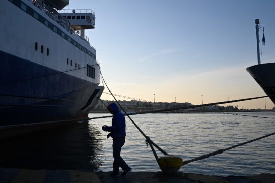 Δένουν κάβους τα πλοία λόγω της 48ωρης απεργίας της ΠΝΟ