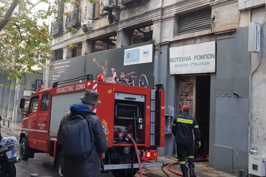 Φωτιά σε εγκαταλειμμένο κτίριο στην Πραξιτέλους