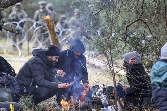 Χυδαία πολιτικά παιχνίδια με θύματα τους πρόσφυγες