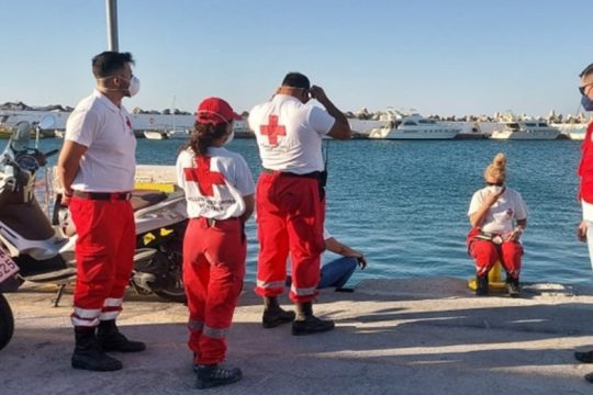 Ο Ερυθρός Σταυρός έστειλε 6.5 τόνους ανθρωπιστικής βοήθειας στους 375 πρόσφυγες