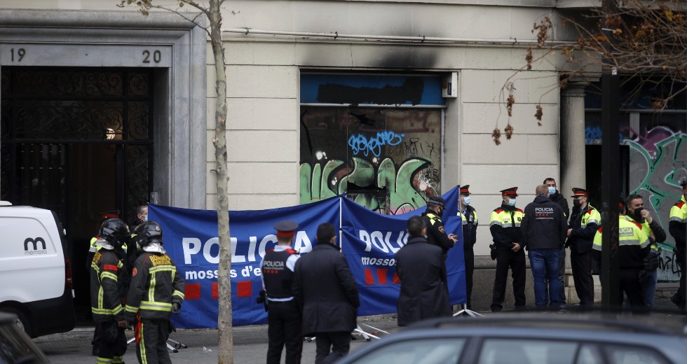 Τραγικός θάνατος οικογένειας από πυρκαγιά σε κατάληψη στη Βαρκελώνη