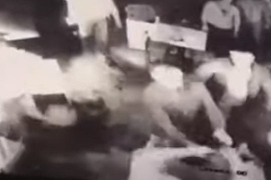 Χάος και ξύλο σε μπαρ του Ρεθύμνου για πιστοποιητικά εμβολιασμού [βίντεο]