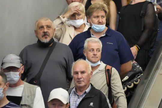 Οι κληρώσεις διαμερισμάτων κίνητρο για να εμβολιασθούν οι Μοσχοβίτες