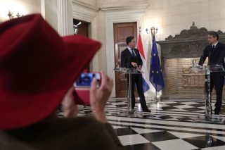 Τον ενοχλούν οι δύσκολες ερωτήσεις