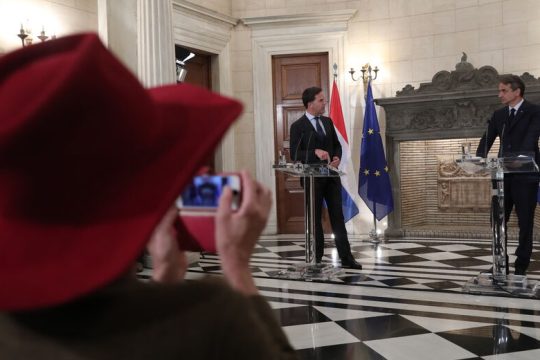 Τον ενοχλούν οι δύσκολες ερωτήσεις