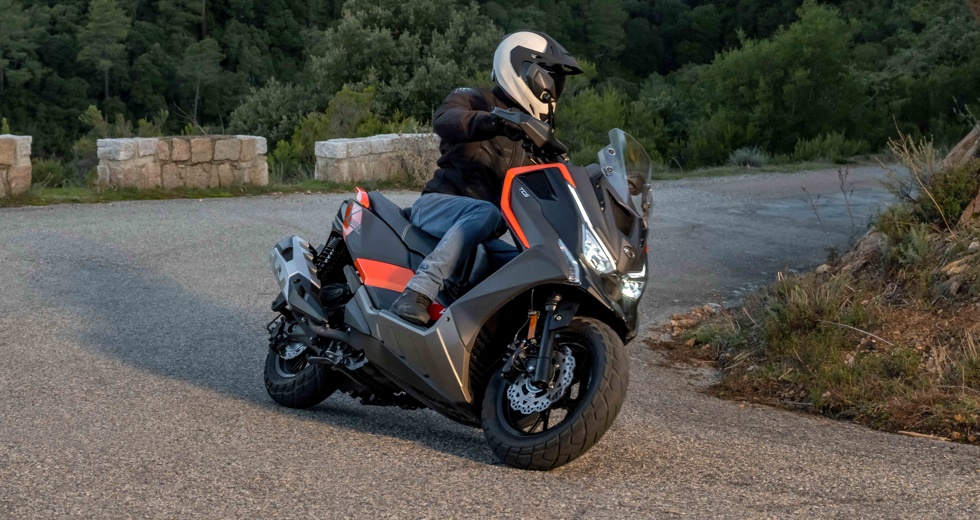 Το πρώτο crossover scooter