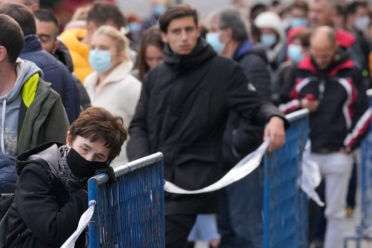 Στον δρόμο της Αυστρίας και η Σλοβακία με lockdown για δύο εβδομάδες