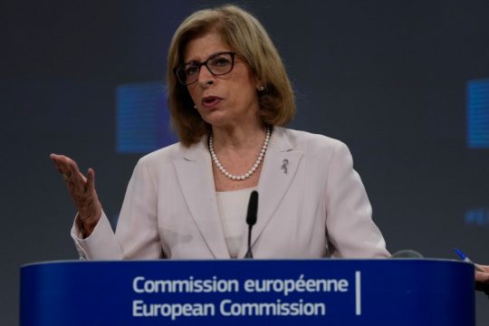Η Κομισιόν αναθεωρεί τις συστάσεις για την ελεύθερη κυκλοφορία στην Ε.Ε.