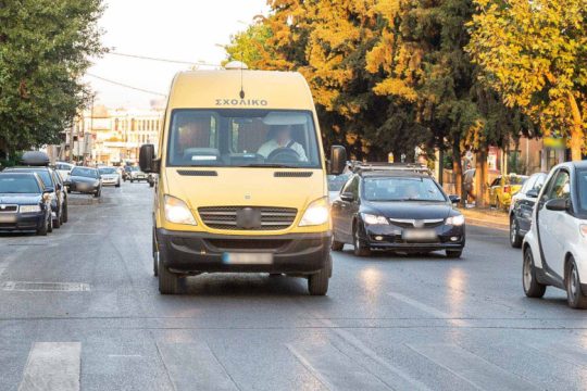 Οδηγός σχολικού συνελήφθη να κάνει χρήση ναρκωτικών πριν το δρομολόγιο