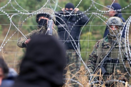 Εκτός ελέγχου κινδυνεύει να βγει η κατάσταση στα σύνορα Πολωνίας-Λευκορωσίας