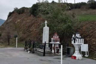 Βεβήλωσαν το μνημείο του ΠΑΟΚ στα Τέμπη