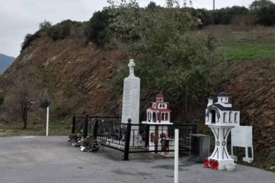 Βεβήλωσαν το μνημείο του ΠΑΟΚ στα Τέμπη