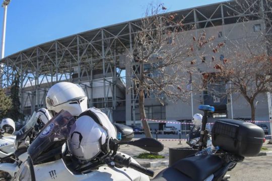 Γκαζάκια, σιδηρόβεργες και μαχαίρια σε συνδέσμους ΠΑΟΚ και Άρη
