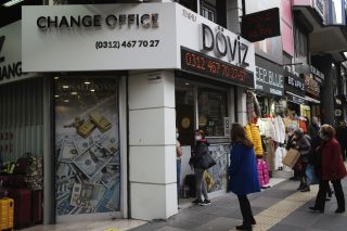 Σε ιστορικό χαμηλό η τουρκική λίρα
