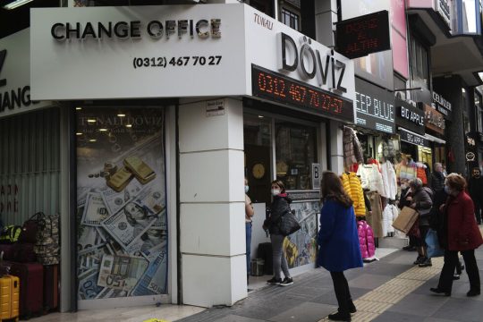 Σε ιστορικό χαμηλό η τουρκική λίρα