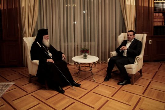 Επικοινωνία Τσίπρα-Ιερώνυμου για τα rapid test έξω από τις εκκλησίες