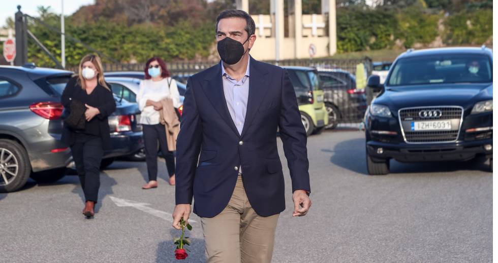 Μπαράζ επαφών Τσίπρα με φορείς για να αποτραπούν τα χειρότερα
