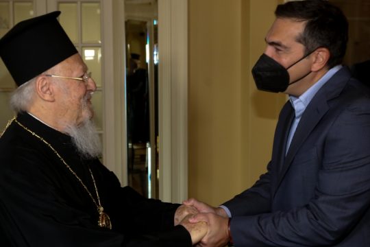 Τετ α τετ Τσίπρα-Βαρθολομαίου με μηνύματα για εμβόλιο και προσφυγικό