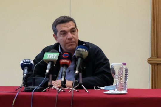 Άμεση αναθεώρηση των στόχων του Μεσοπρόθεσμου ζητά ο Αλ. Τσίπρας