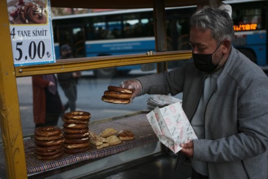 Η κεντρική τράπεζα της Τουρκίας μείωσε ακόμη μία μονάδα τα επιτόκια δανεισμού