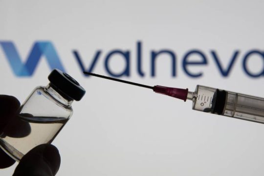 Η Κομισιόν εγκρίνει σύμβαση με την Valneva για νέο πιθανό εμβόλιο