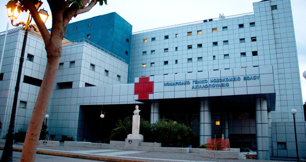Δεν υπάρχει κλίνη ΜΕΘ για σοβαρά τραυματία διανομέα στον Βόλο