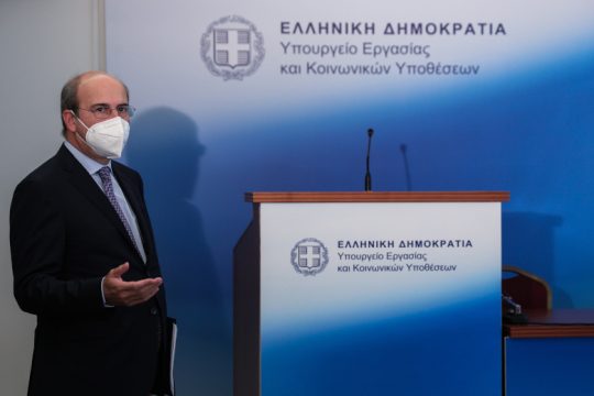 Καταργούν την υποχρέωση των εργοδοτών να δηλώνουν τις υπερωρίες