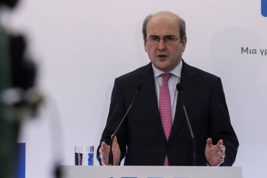 Μειώνει εργατικές αμοιβές και προκαλεί ρήγμα στην «Εργάνη» ο Χατζηδάκης