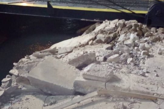 Αναχώρησε το «Νήσος Σάμος» που πρόσκρουσε στο λιμάνι της Χίου