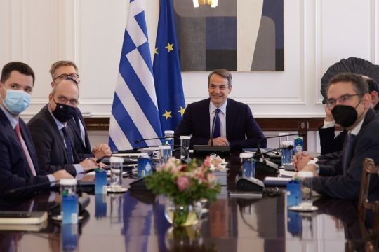 Μόνο ηλεκτρικά Ι.Χ. από το 2030 – κουβέντα για τον ΕΦΚΑ