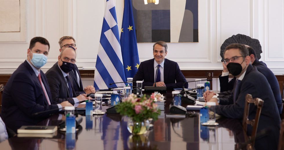 Μόνο ηλεκτρικά Ι.Χ. από το 2030 – κουβέντα για τον ΕΦΚΑ