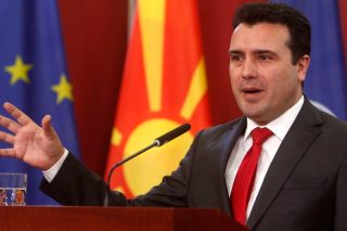 Πισώπλατη «μαχαιριά» σε Ζάεφ