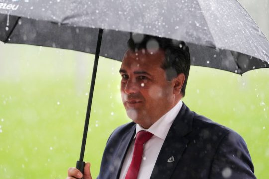 Προσωρινή «επιβίωση» Ζάεφ, εν μέσω βαρύτατων καταγγελιών