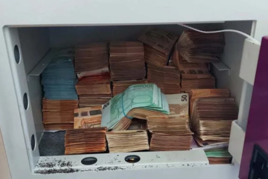 Αποκαλύφθηκε η κορυφή, παραμένει το «παγόβουνο»