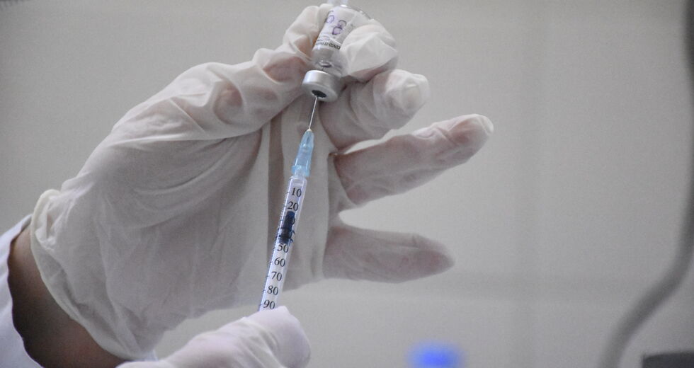 Υποχρεωτικό εμβολιασμό σε όλη την Ευρώπη προτείνει ο πρόεδρος του Παγκόσμιου Ιατρικού Συλλόγου