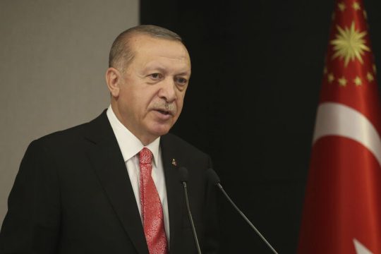 Οι Βρετανοί μαζεύονται, ο Ερντογάν… το χαβά του