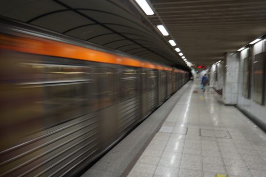 Αναστέλλεται από 1η Ιανουαρίου η επέκταση ωραρίου σε Μετρό και Τραμ τα Σαββατοκύριακα