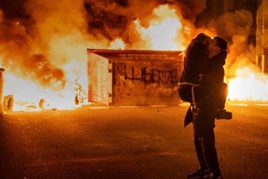 2021: Ένας κόσμος στις φλόγες