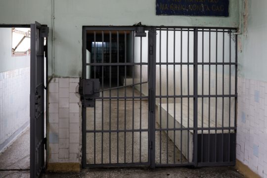 Κρατούμενος κατηγορείται ότι… ενορχηστρώνει τις απόπειρες αυτοκτονίας του