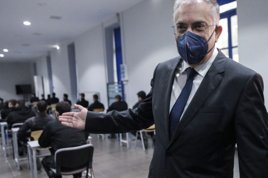 Ξέπλεναν βαρυποινίτες εκδίδοντας νέες ταυτότητες