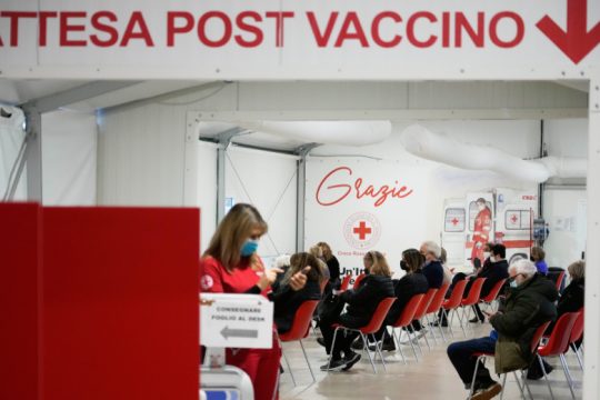 Ιταλία: μεγάλα πρόστιμα και άρωμα υποχρεωτικού εμβολιασμού