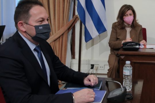 Εγγραφο-φωτιά για τη λίστα Πέτσα